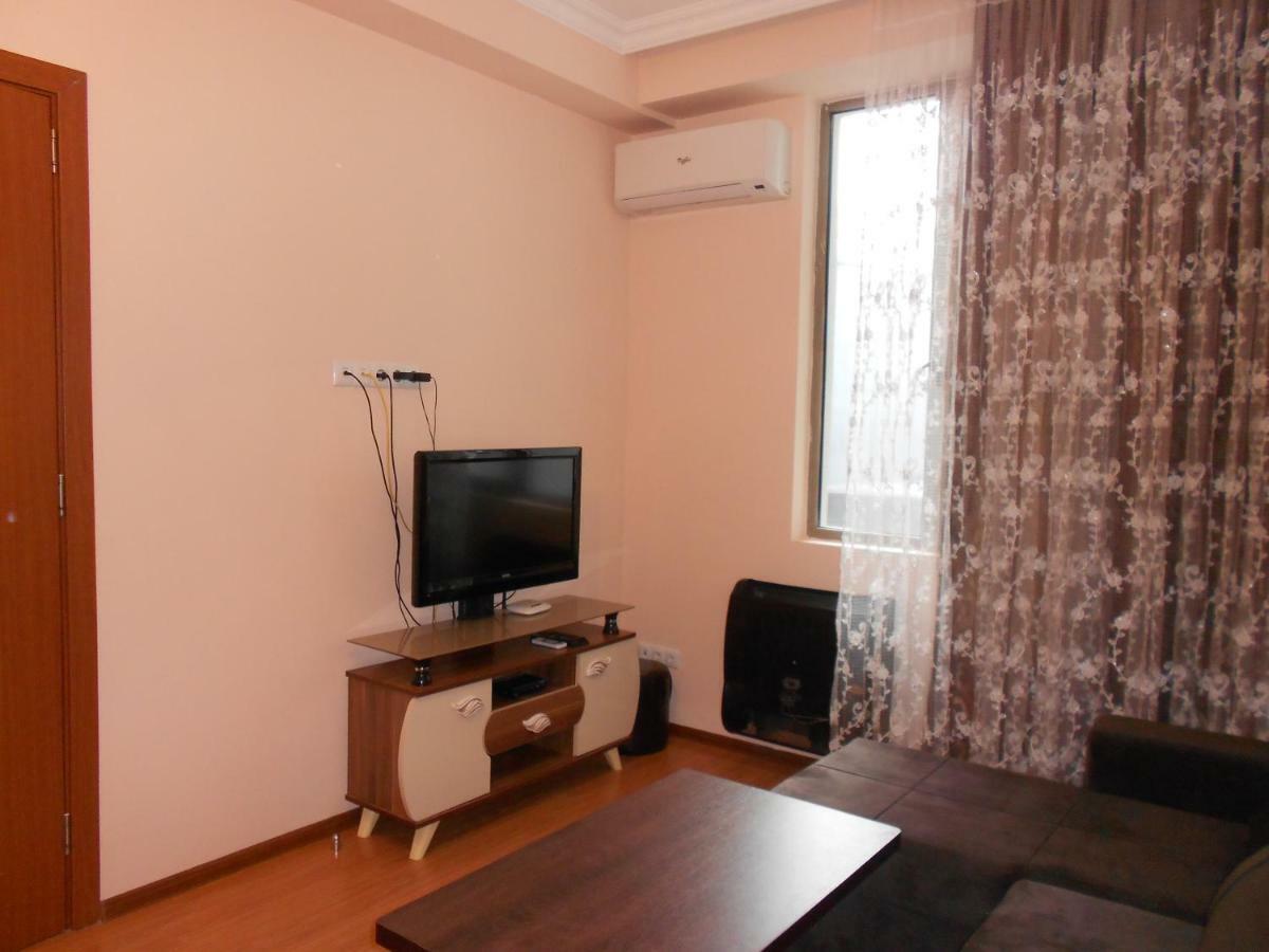Two Bedroom Apartment Subtropic City バトゥーミ エクステリア 写真