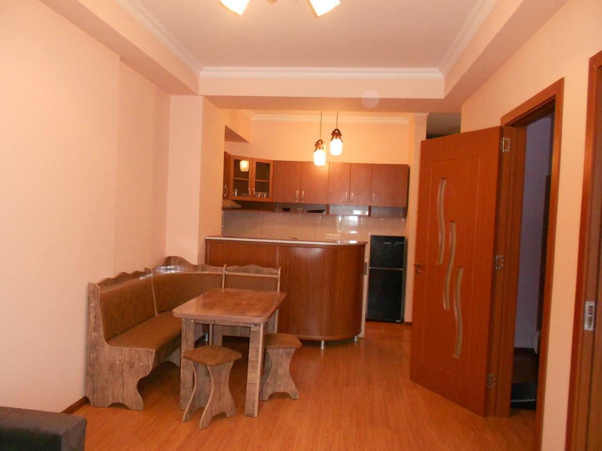 Two Bedroom Apartment Subtropic City バトゥーミ エクステリア 写真